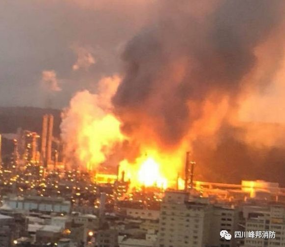 台湾一炼油厂发生爆炸烈焰冲天 伤亡不明