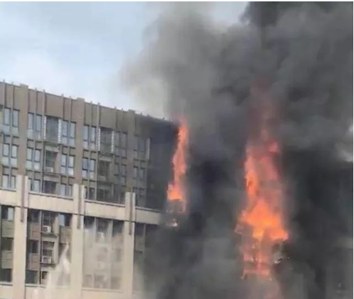 郑州金水东路心怡路祥盛街绿地原盛国际发生火灾!